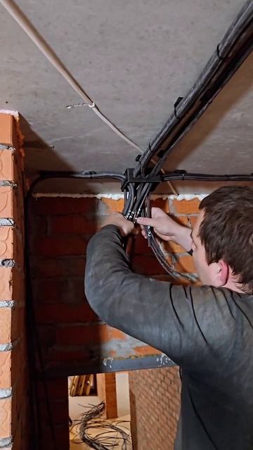 Электромонтаж Казань – смотреть короткие видео (Shorts) от Elecrew в ...