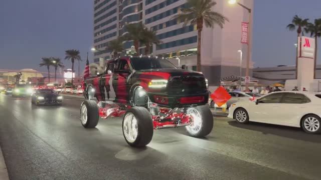 Прокаченные грузовики на выставке "SEMA"  2025