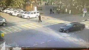 В Армавире водитель BMW устроил дрифт на перекрёстке..