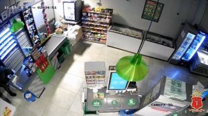 Орудовавшие по ночам серийные похитители сигарет из магазинов в Ленобласти задержаны полицейскими