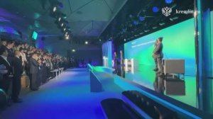 Владимир Путин выступает на пленарном заседании конференции AI Journey-2025, 19 ноября 2025 года