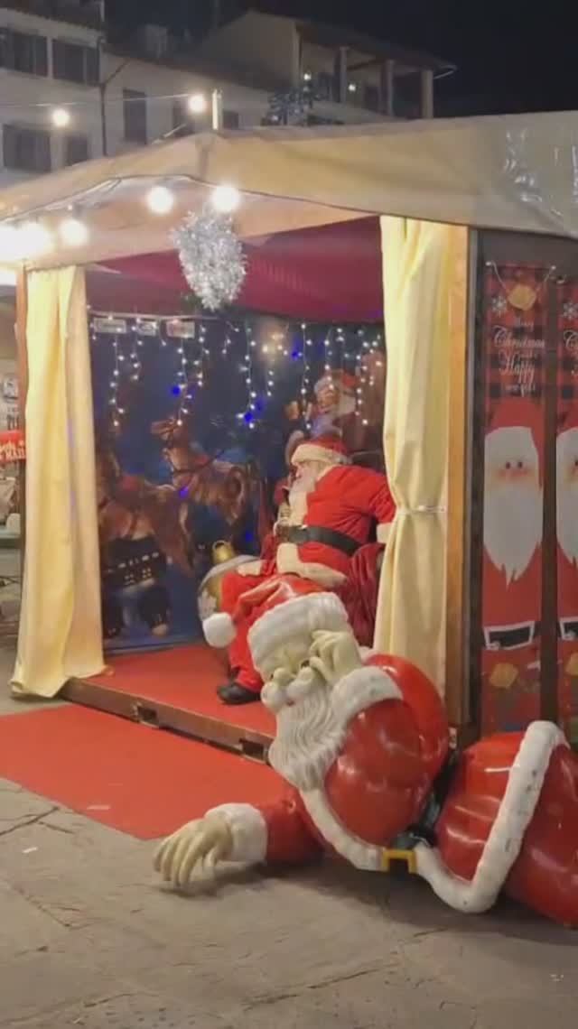 Санта Клаус уже готов к Рождеству, как и Флоренция!