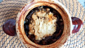 Жаркое в керамических горшочках с уткой, баклажановой поджаркой. Универсальное горячее блюдо.