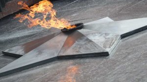 Дети пожарили еду на Вечном огне в Усть-Лабинске