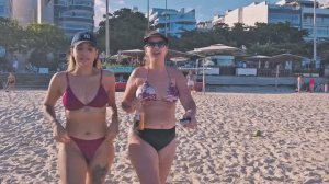 Красивые люди красивые места. Красотки в микробикини на пляже