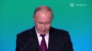 Президент_выступает_на_пленарном_заседании_конференции_AI_Journey