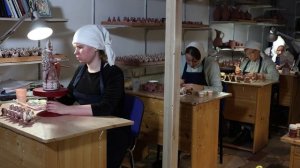 Подготовка к Рождеству в керамической мастерской