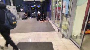 Молятся в супермаркете