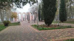 Туманное утро в Молодежном парке.