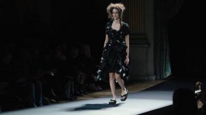 Показ женской коллекции Yohji Yamamoto весна-лето 2025