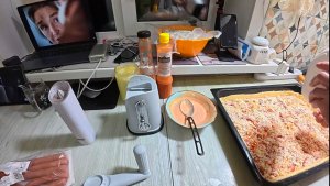 Готовлю огромную пиццу в духовке