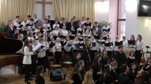 Хор исполняет христианский гимн в Доме молитвы баптистов. Тольятти 2025