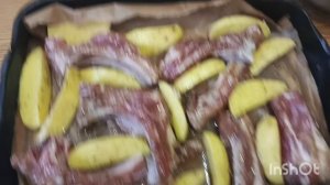 Вкусные свиные ребрышки с румяной картошечкой и винегрет