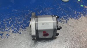 Как изменить вращение шестеренного гидронасоса 1PLA?