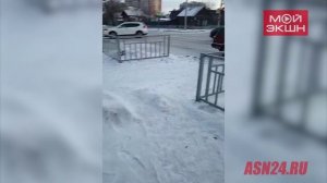 «Что за странный бугорок?»: жителя Благовещенска удивила уборка тротуаров после снегопада