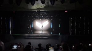 Робот Грин от Сбера уверенной походкой вышел на сцену конференции AIJ