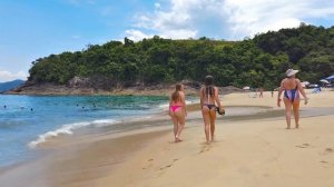 Красотки в мини бикини