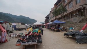 Китай. Прогулка по городу Шидун в провинции Гуйчжоу