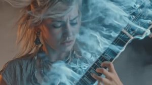 Скрипка, арфа и фортепиано объединяются в расслабляющих мечтах о классическом металле