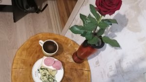 Как засолить икру карпа /  Покупки на рынке / Готовлю завтрак / Омлет со шпинатом / Влог