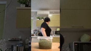 Чуть без пальца не осталась 👆 Укроп в морозилку 🌿 Хочется чего-нибудь спечь 🥐