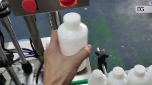 Укупорочная машина с вибробункером для подачи крышек (Линия розлива вязких соусов HSGZ-2000)