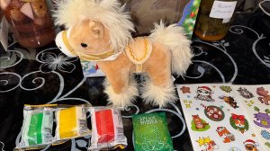 Новогодний подарок из КБ - хорошая лошадка и наборы для творчества.