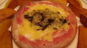 Медальоны из семги с грибами