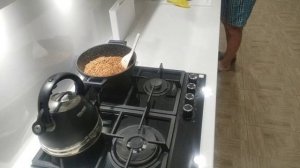 Не даю Сергею поспать подольше_ Испытываю микрофон, снимаю одни ноги 🤭🙆