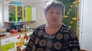 Варю суп на потрошках ,жарю и тушу курицу кусочками и отвариваю макароны.