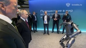 Робот станцевал перед Путиным на конференции по ИИ