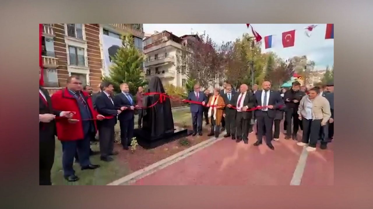 В Анкаре открыли бюст народного поэта КБАССР Кайсына Кулиева