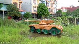 Отец построил для сына танк из старого микроавтобуса.