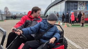 Дети за рулем автомобиля в Петербурге