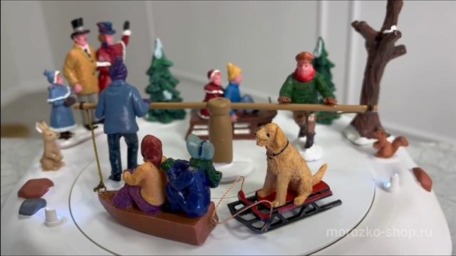 Настольная композиция 'Рождественское катание на санях', динамика, свет, полистоун, 44773-lemax