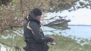 Первый лед на носу на малой речке