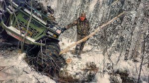 ЖЁСТКО ПОПАЛ В ТАЙГЕ. ВЕЗДЕХОД  ПОД ЛЁД. СЛОМАННАЯ ЛЕБЁДКА. СПАСЕНИЕ ОХОТНИКА ИЗ ЗИМНЕГО ЛЕСА.