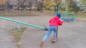 на самокате делаю трюки