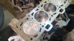 Установили мотор под капот Грязного Ларгуса