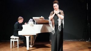 Ольга Сидоренко (Гужова) исполняет русскую народную песню «Ванька». Фортепиано — Михаил Ченцов