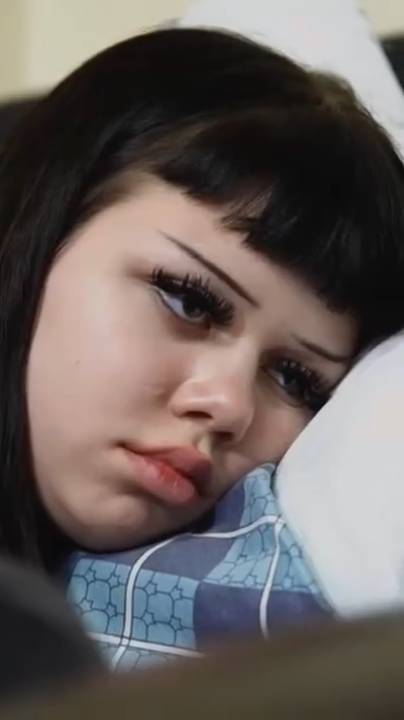 Ухаживают два парня