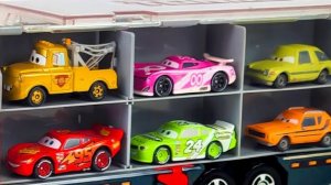 Машинки летают и прыгают! Развивающие мультики Машины помощники. Мультфильмы про машинки