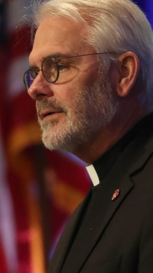 2025. ГЛАВА КАТОЛИКОВ США – ПРОТИВ КАЗНИ И АБОРТОВ, НО ЗА МИГРАНТОВ. Мнение А.РОЖИНЦЕВА