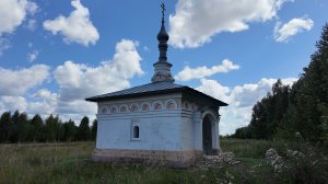 Часовня Владимира равноапостольного  и часовня из Бедрина в музее деревянного зодчества в Суздале
