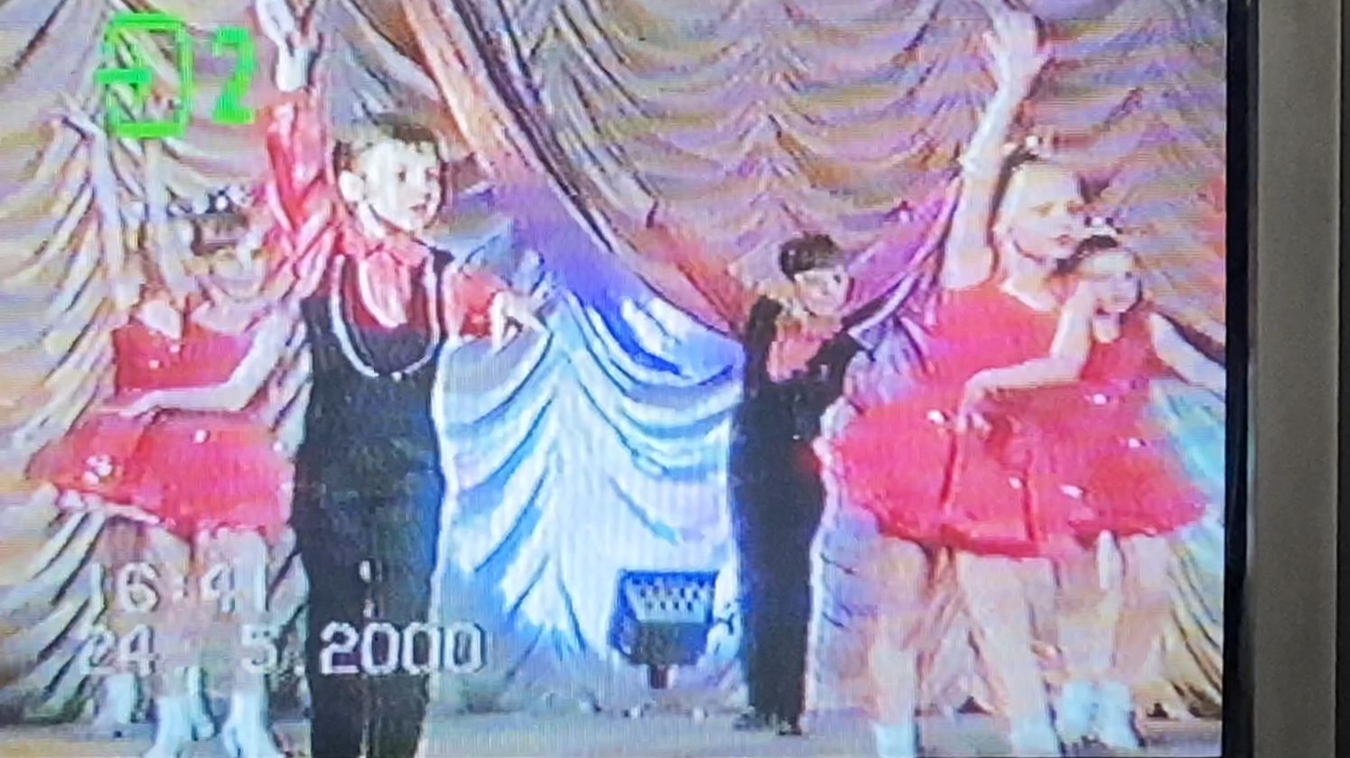 2000. "Образцовый ансамбль бального танца "Улыбка". Енакиево, ДК, отчётный концерт. 24.05.2000.