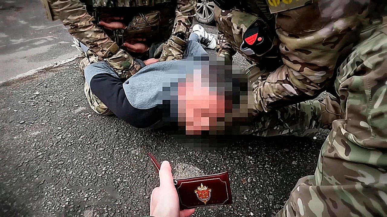 Попытку отравления офицера Минобороны пивом с боевым ядом пресекли в ДНР: кадры.