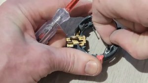 Как заменить щётки на перфораторе.mp4