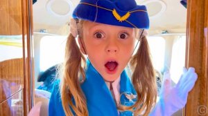 Настя пытается стать бортпроводницей для папы. История для детей