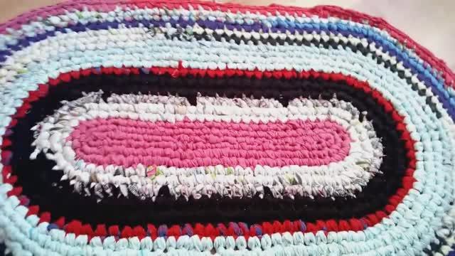 Овальный коврик крючком из старых вещей. (1) смотреть онлайн