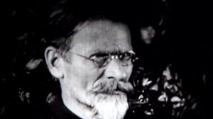 Активисты КПКР в Москве возложили цветы к бюсту М.И.Калинина у Кремлевской стены на Красной площади.